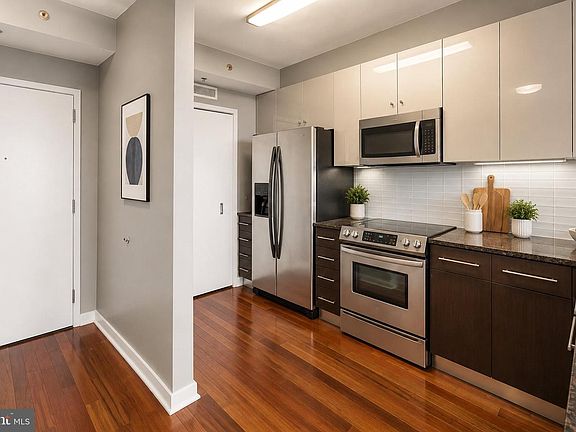 3rd image of 2101 Market St Unit 3408