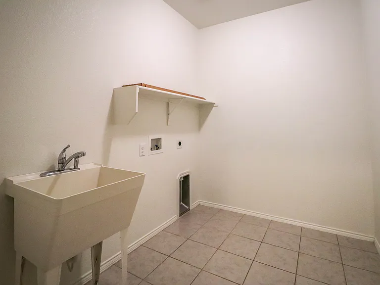 7425 Bronsind Trl — Photo 18
