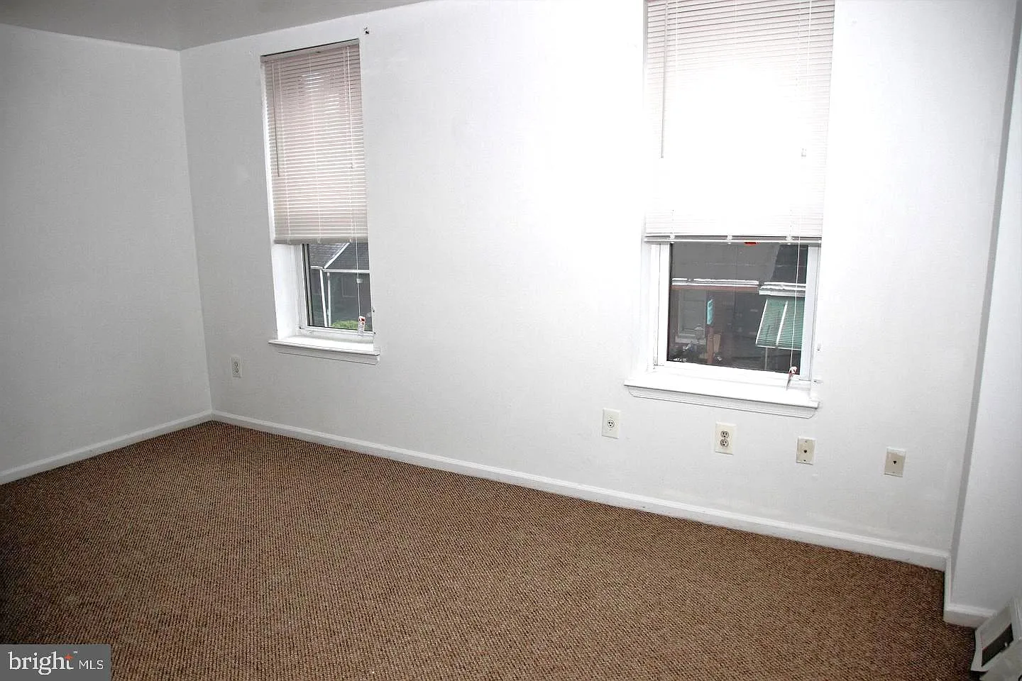 4 bed, 2.0 bath, 2024 sqft, $1,750 — Photo 4