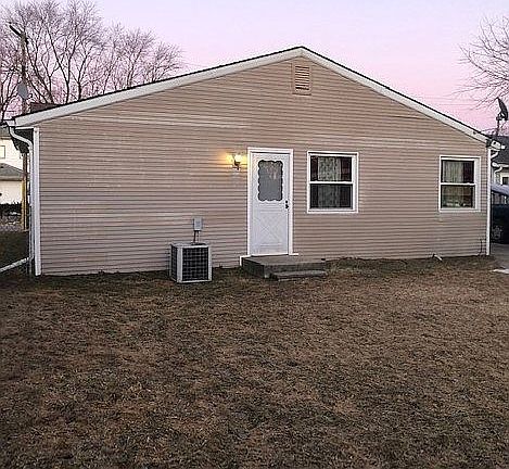 3rd image of 32251 Oscoda Ct