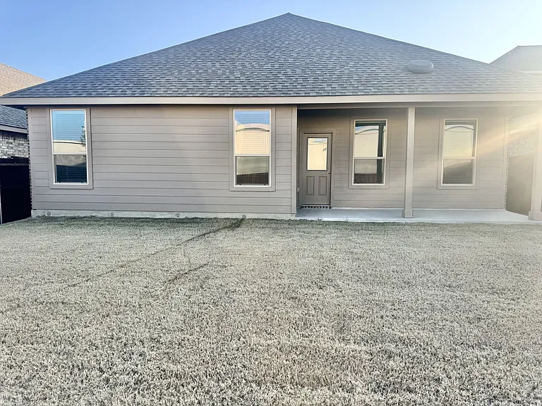 1215 Rockwater Dr — Photo 11
