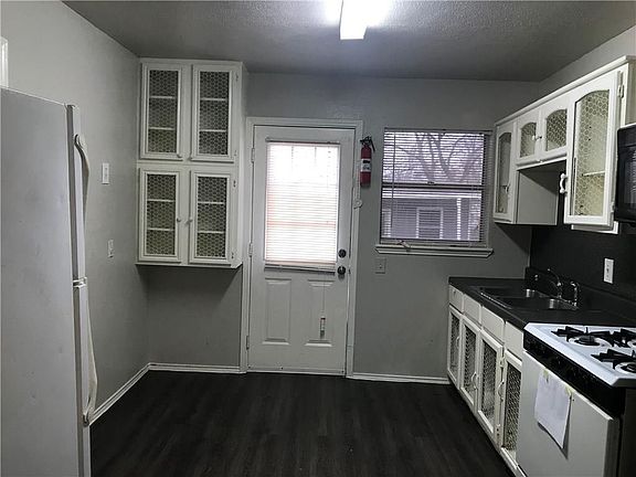4th image of 732 NE 31st St