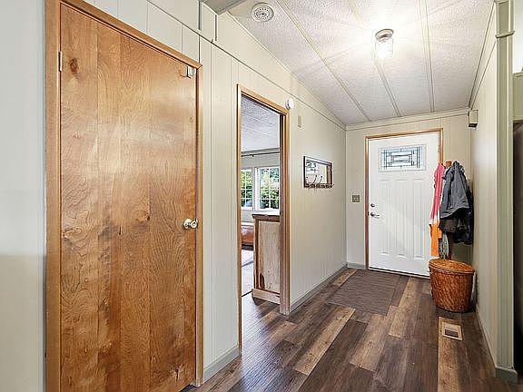 4th image of 658 S 57th St Space 61