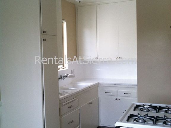 4th image of 2337 Montrose Ave APT D