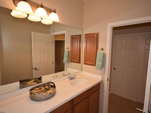4th image of 496 E Pasture Canyon Dr