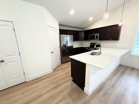 5th image of 2114 Carriage Hill Cir #2092