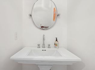 5810 Valerian Ln, Rockville, MD 20852