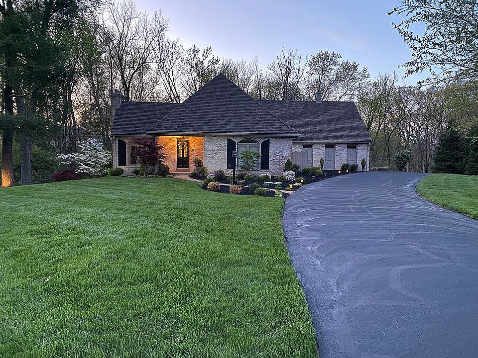2nd image of 24 Forest Club Dr