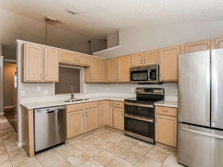 466 Valencia Place Cir — Photo 5