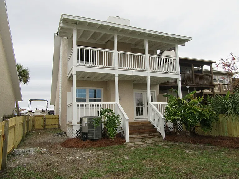 1345 Capri Dr — Photo 27
