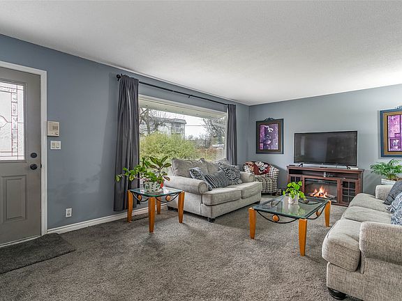 2nd image of 250 Husch Rd