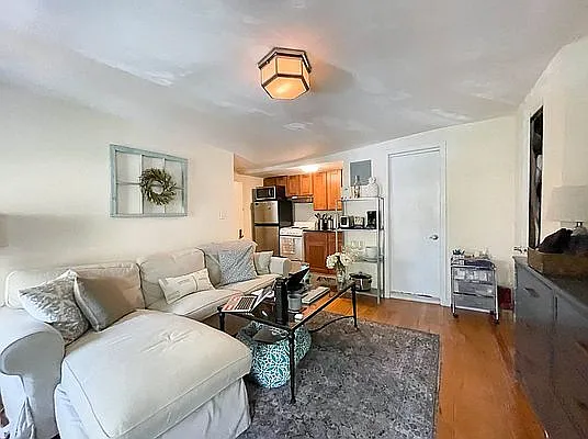 Rented by Kahen Properties | media 14