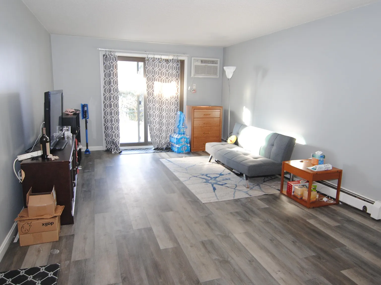 2 bed, 1.0 bath, 812 sqft, $1,950 — Photo 1
