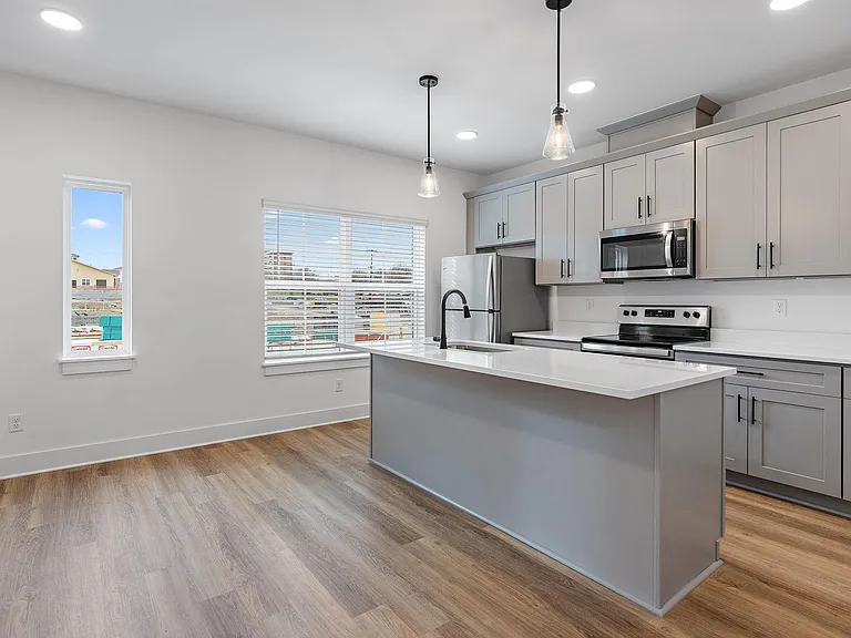 700 N Dupont Ave #323 — Photo 1