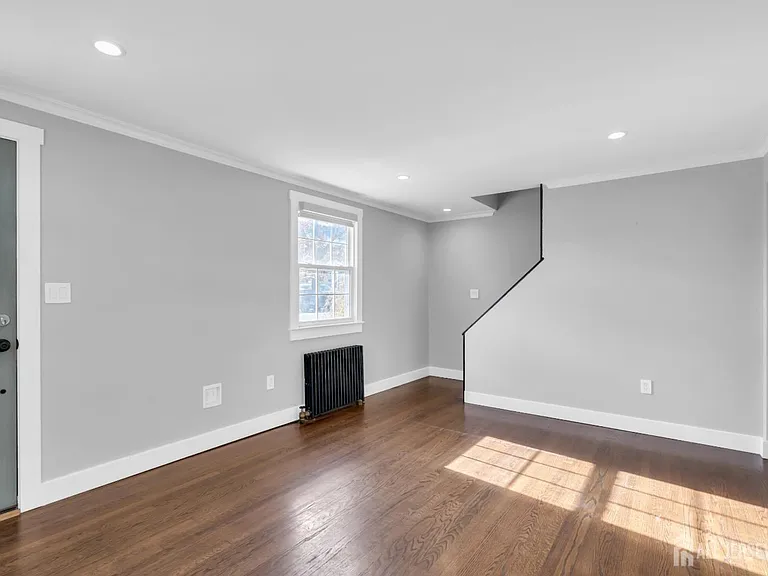 20 Burnet St — Photo 8