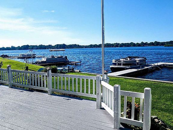 2nd image of 45682 Lake Dr
