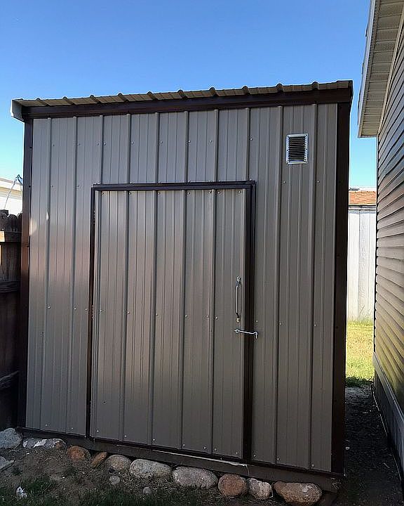 REFURBISHED W/ STEEL SIDING