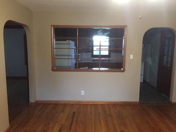 2nd image of 2313 Anna Ave