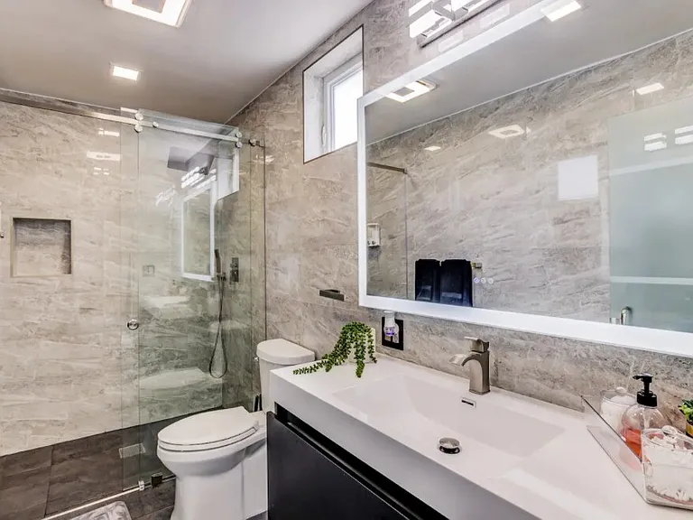 2335 Market St — Photo 18