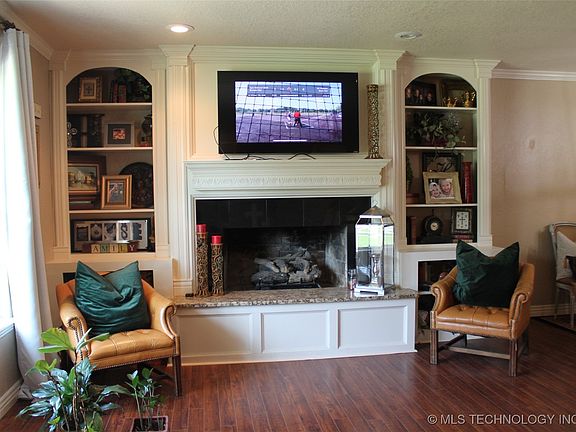5th image of 607 Garden Ln