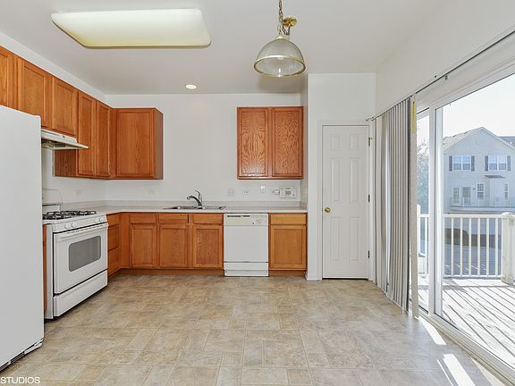 4th image of 1611 Edinburgh Dr #117-6