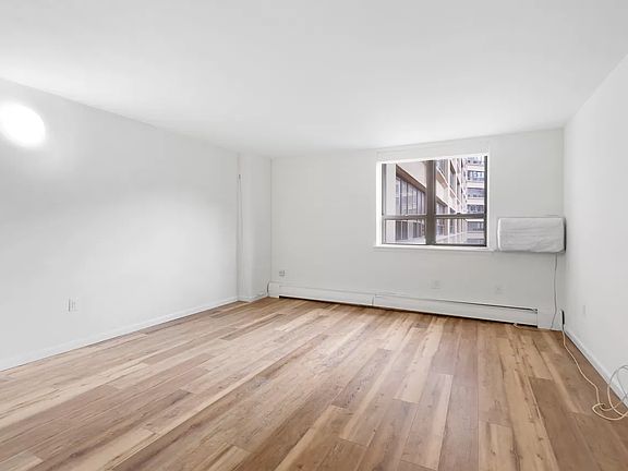 2nd image of 220 Manhattan Ave APT 4A