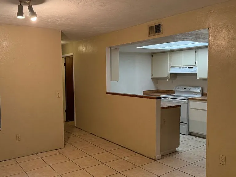 4304 SW 70th Ter #B — Photo 13
