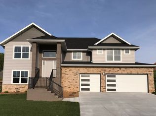 838 S Black Sands Ave, Nixa, MO 65714