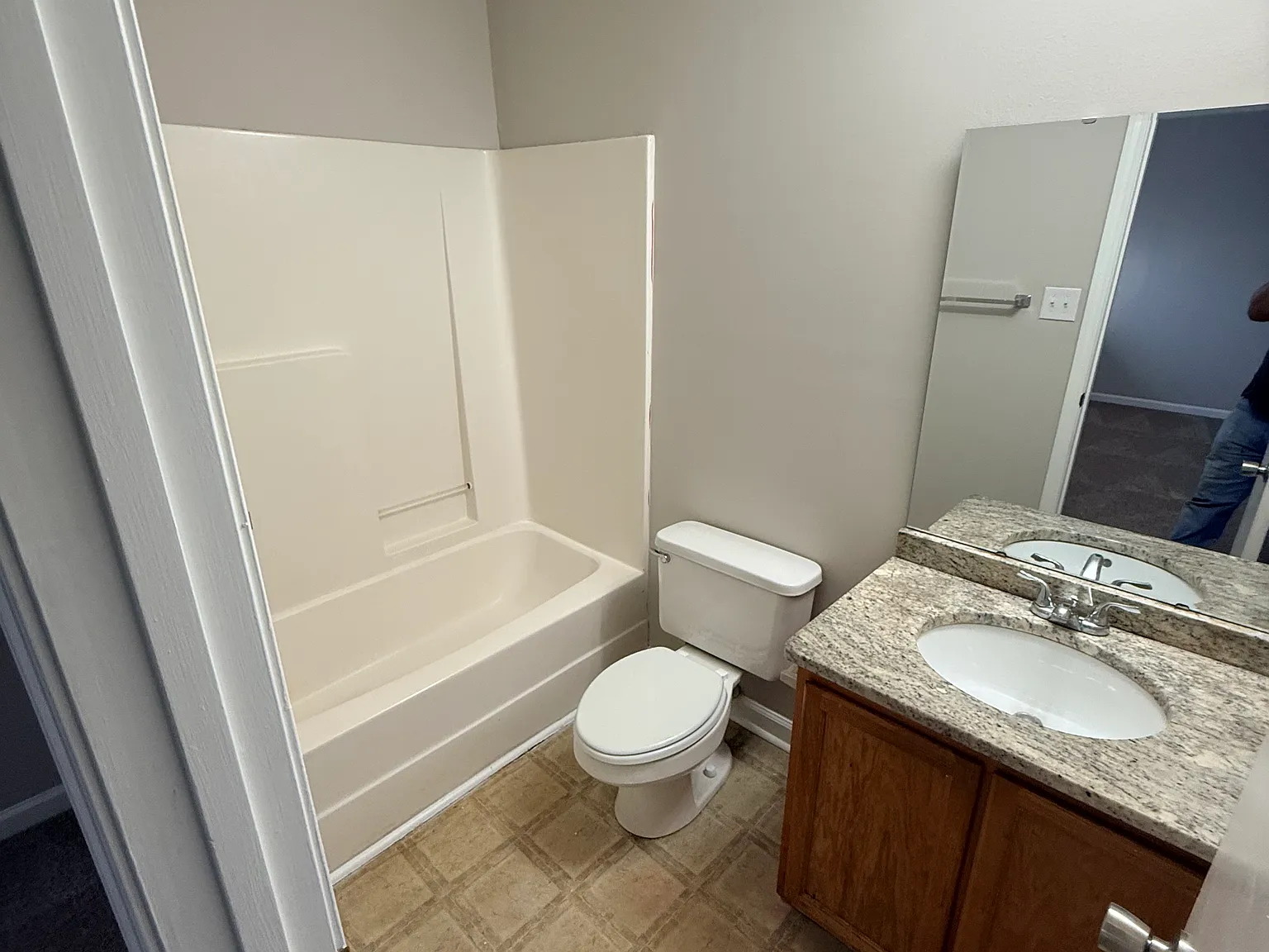 3 bed, $1,500 — Photo 2