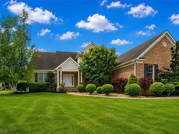 1204 Stone Crossing St NE, Canton, OH 44721