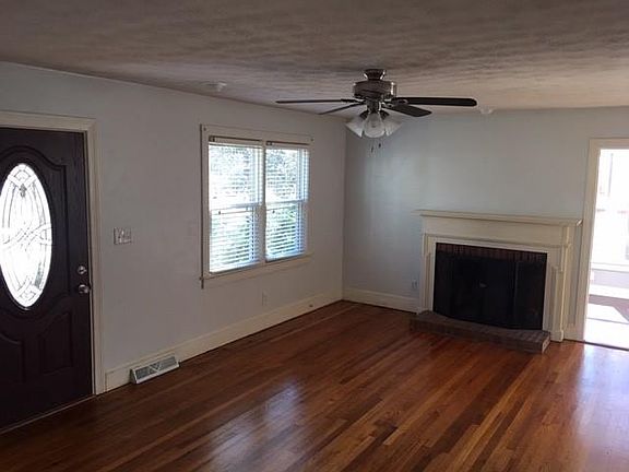 3rd image of 34 Wilshire Dr