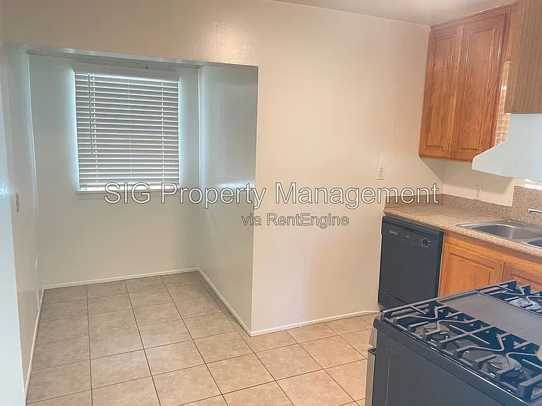 417 E Elmwood Ave #A — Photo 7