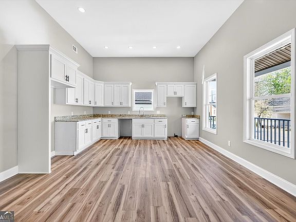 5th image of 836 Plant St