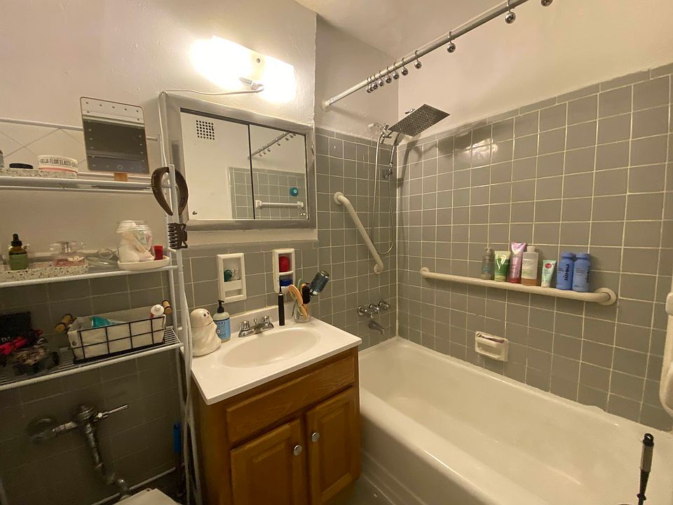 2nd image of 150 E 18th St #C