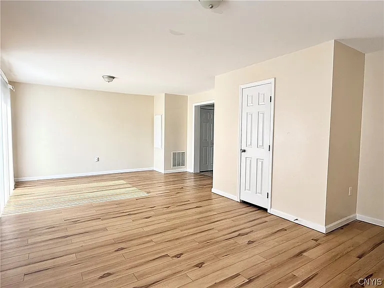 10044 Ash St — Photo 9