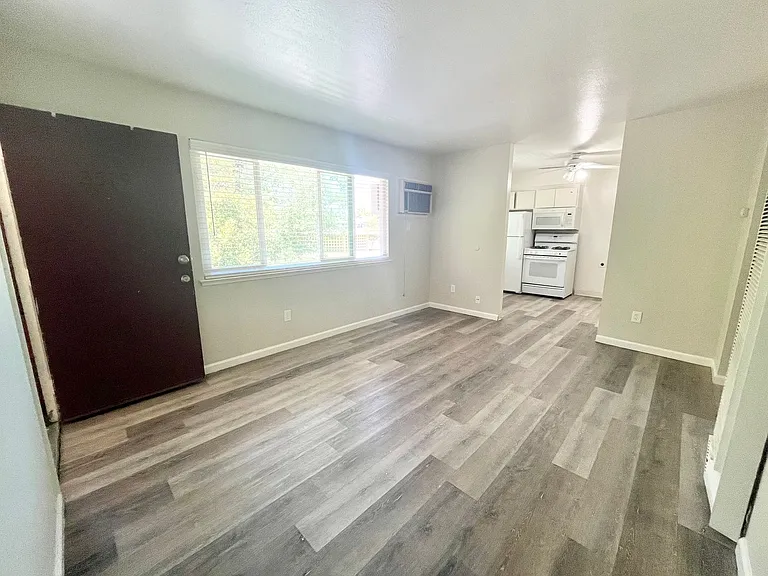 2505-2523 Sierra Blvd — Photo 3