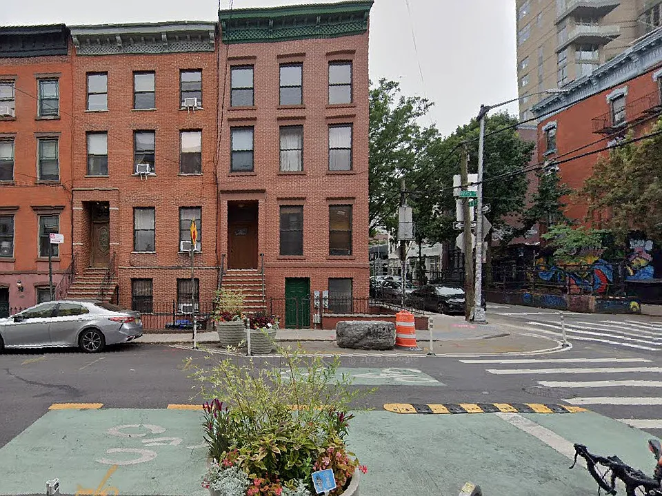 90 Berry St #2L