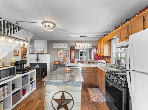 1380 E Main St, Gentry, AR 72734