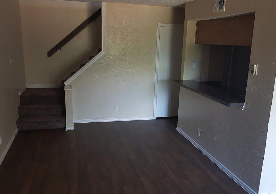 1st image of 6105 Oakway Ln #B1