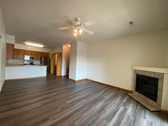 4th image of 4331-4351 York Pl