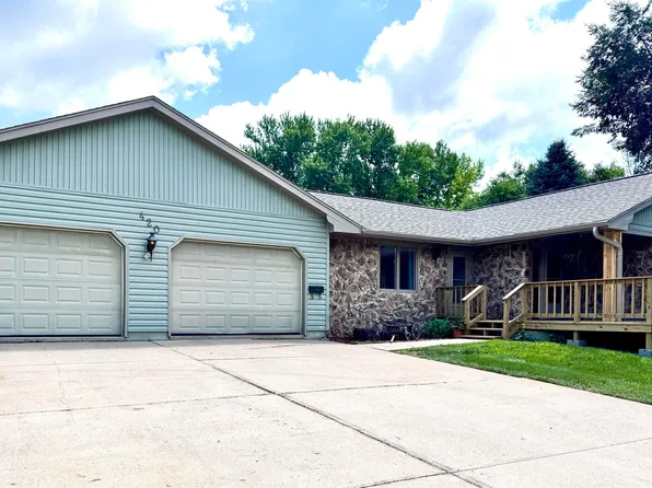 420 Cedar St, Sloan, IA 51055