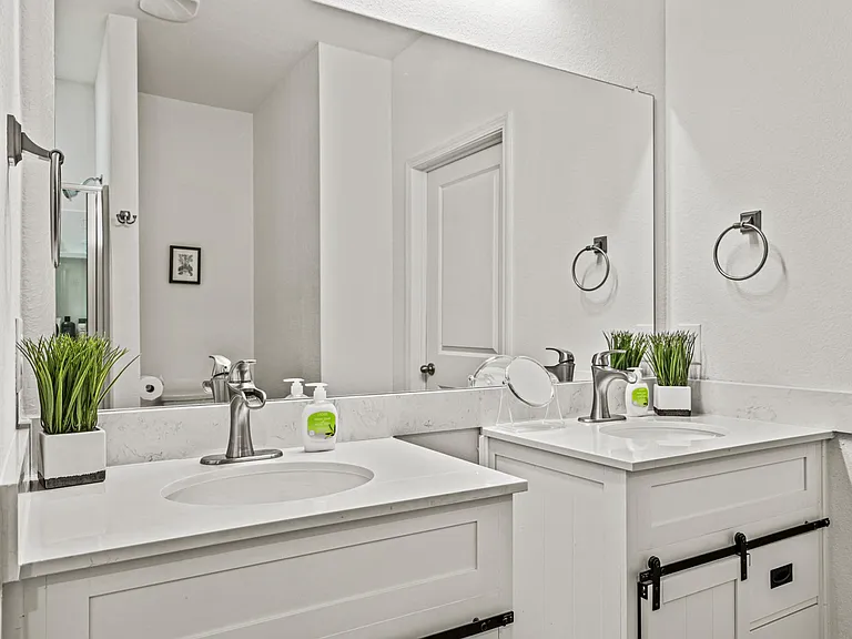 766 Camden Dr — Photo 7