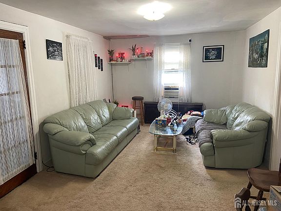 3rd image of 739 Ridgedale Ave