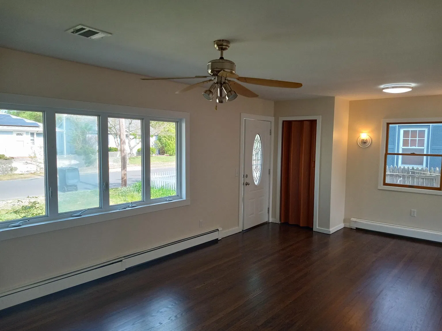 3 bed, 864 sqft, $3,000 — Photo 2