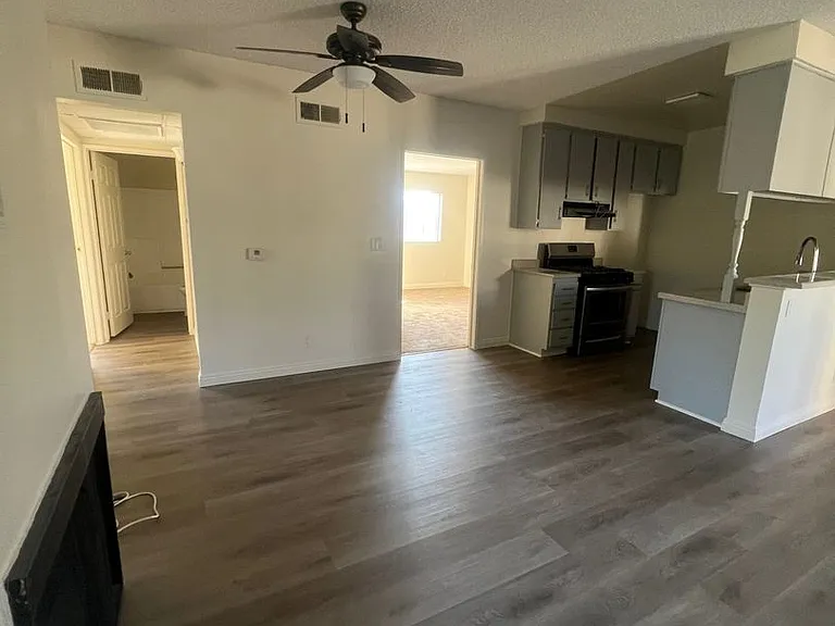 8541 Foothill Blvd., Sunland — Photo 33