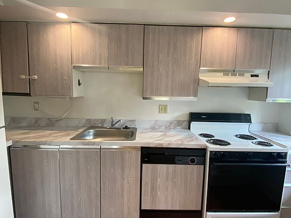 Kitchen with dishwasher