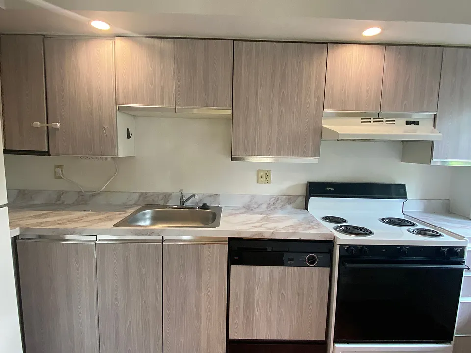 Kitchen with dishwasher
