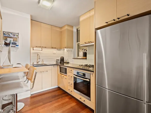 206 East 95th Street image 3 of 6