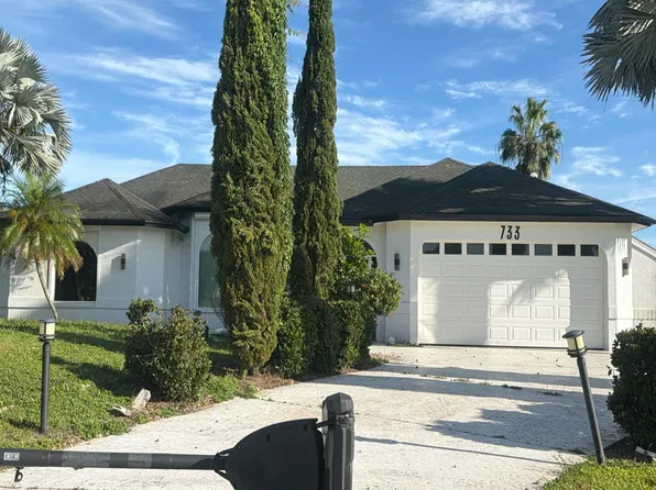 733 Mirror Lakes Dr, Lehigh Acres, FL 33974
