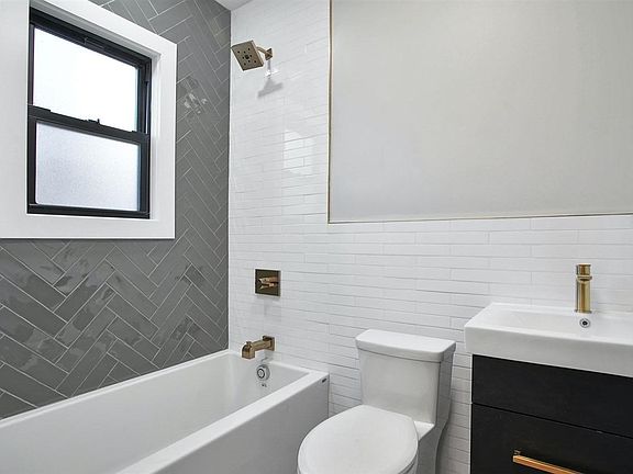 5th image of 221 Whiton St Floor 2